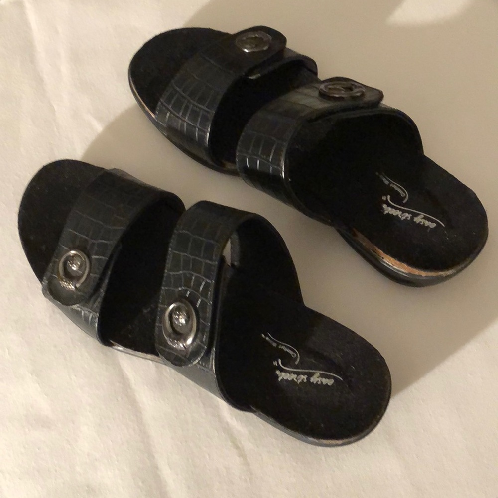 7-1/2 M Black Easy Street Sandals Comfort Wave